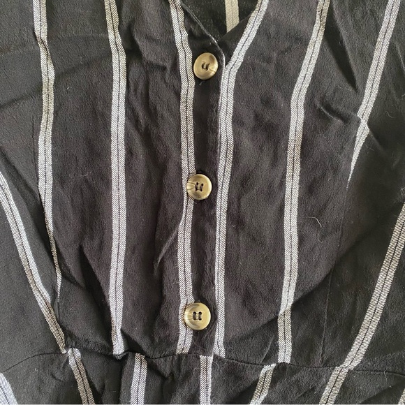 H&M Vertical Striped button blouse (short) - Picture 3 of 6